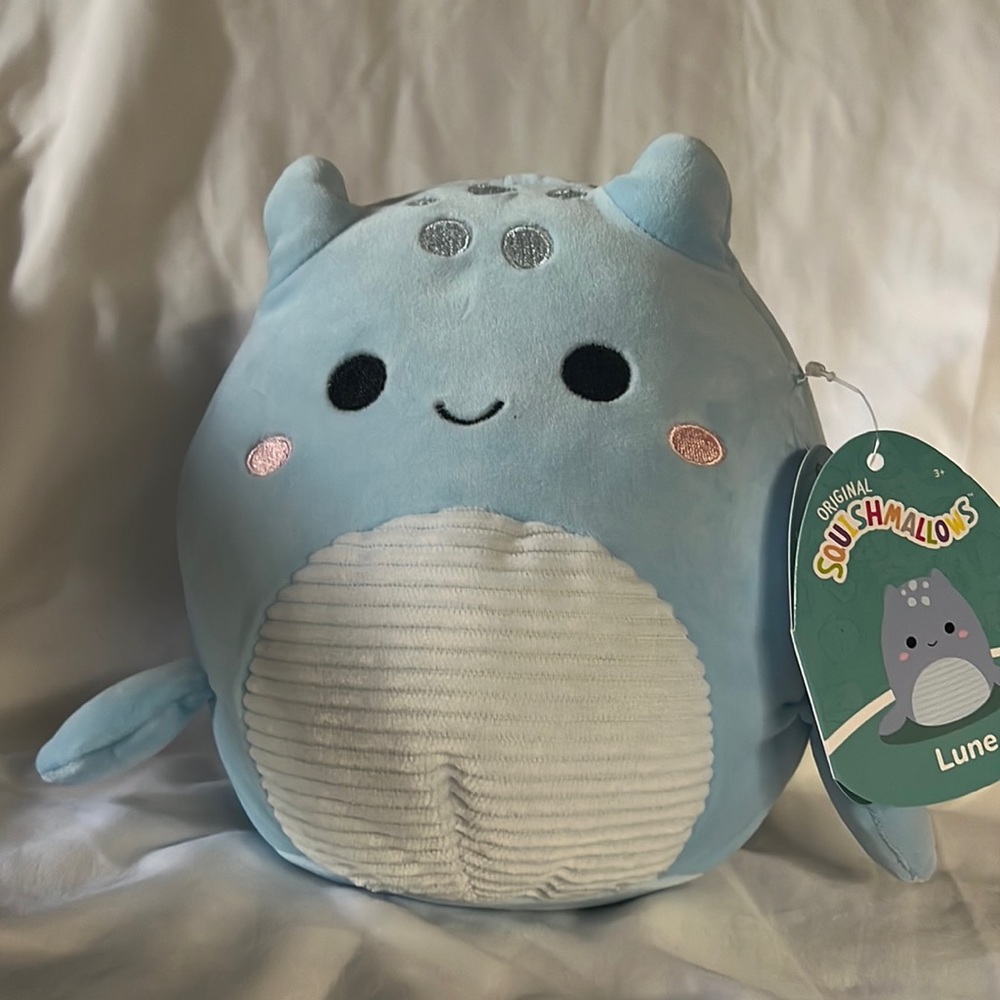 Squishmallow Lune